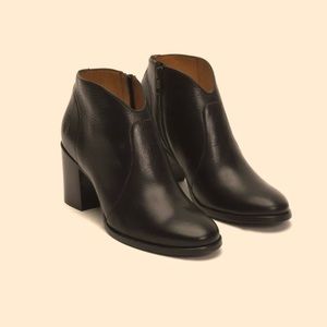 Frye Company Nora Zip Ankle Boots